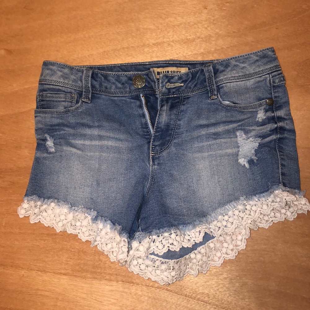 NEVER WORN | LACE DENIM SHORTS | STRETCHY